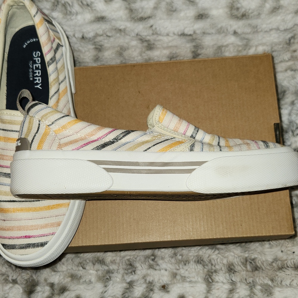 Sperry Sliders - Picture 11 of 12